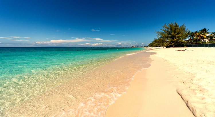 Cayman Islands Seven Mile Beach Foto iStock Jan Schneckenhaus